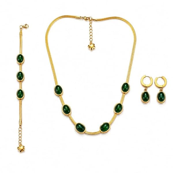 GREEN STONE NECKLACE